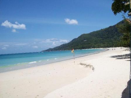 Plage de Beau Vallon 4 km de sable fin